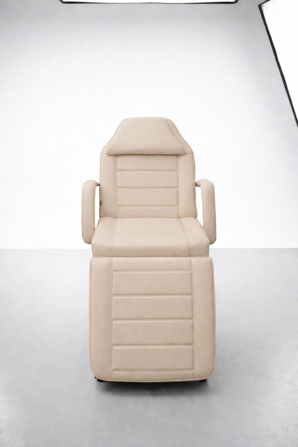 Durable long lasting beauty bed made for lashes, injectables, threading treatments